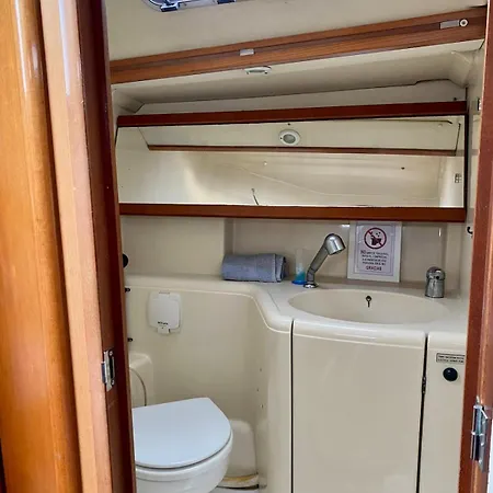 Magnificent Sailboat With Free Parking For Cars Botel *