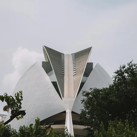 Comfort & Charm In The Center * Valence