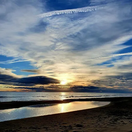 Гостевой дом Romantic Trip Only One Close To Metro Sea