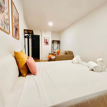Ori B & Spacious Flat Close To The Center Valensiya