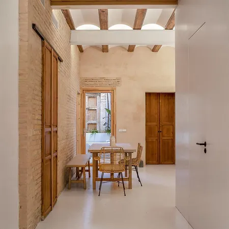Design House With Swimming Pool Near The Sea Apartment