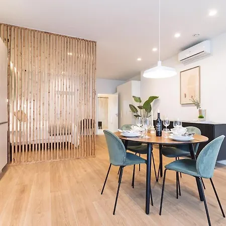 דירה Saristays Urban Chic Loft