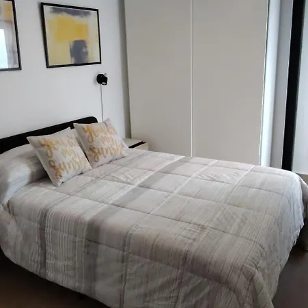 Beachside Apartment *