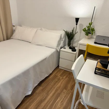 Homestay Sencilla En Piso Hogareno *