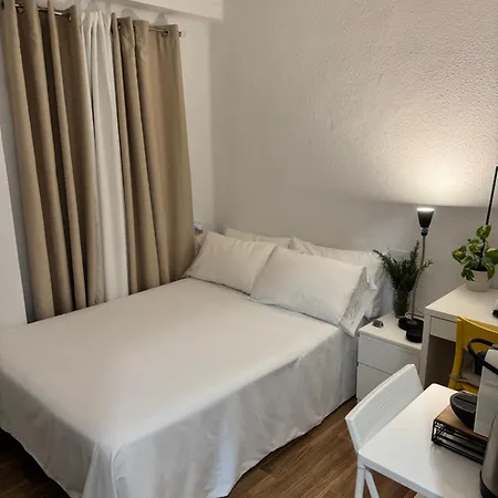 Sencilla En Piso Hogareno * Valencia