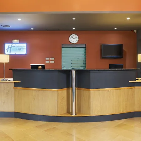 Hotel Express Ciudad De Ciencias By Ihg