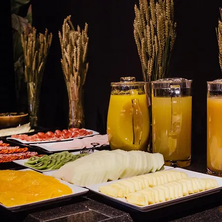 Malcom And Barret Hotel 3*