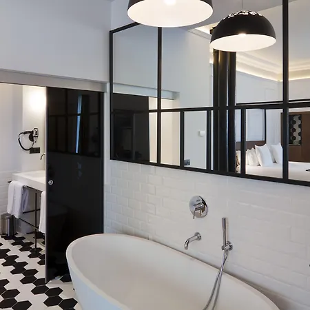 One Shot Reina Victoria Hotel