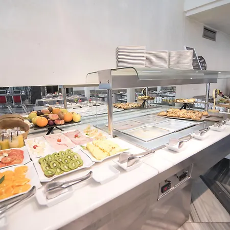 Petit Palace Plaza De La Reina Otel