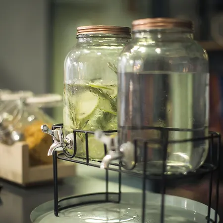 Petit Palace Plaza De La Reina Otel