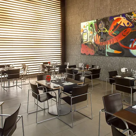 西尔肯瓦伦西亚之门酒店