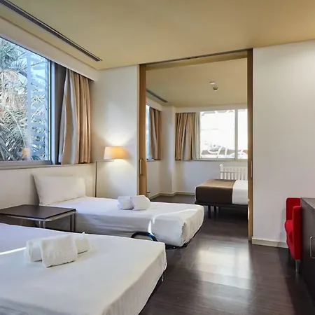 西尔肯瓦伦西亚之门酒店 4*