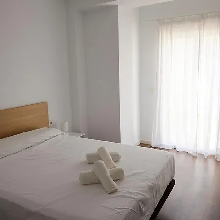 Arts 4 - Private Sunny Terrace & 2 Baths *