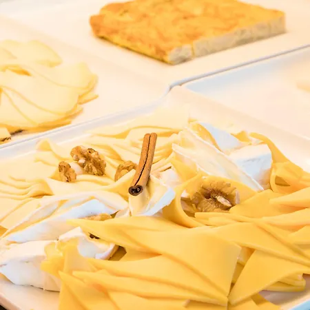 イルニオン アクア 4 ホテル 3*