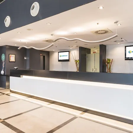 伊鲁尼阿奎拉4号康福特尔酒店