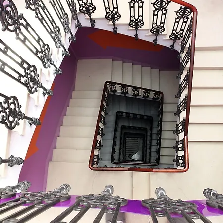 Purple Nest Хостел