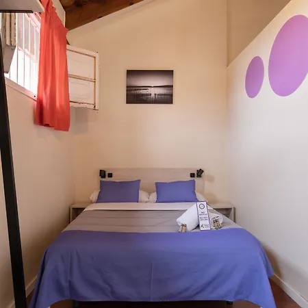Purple Nest Хостел Валенсия