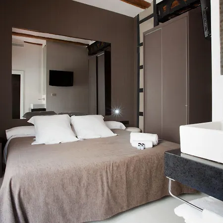 Πανσιόν Cosy Embajador 2*