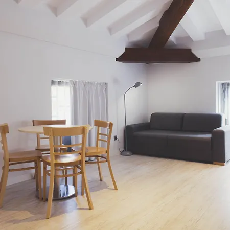 Mate Oliveira - Centre, 3*