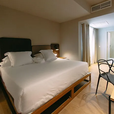 One Shot Colon Hotel