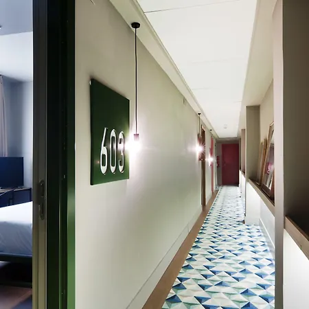 One Shot Colon Hotel