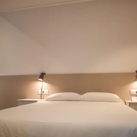 Hotel Host & 3*