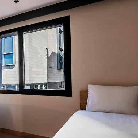 Easyhotel Ciutat Vella Otel 2*