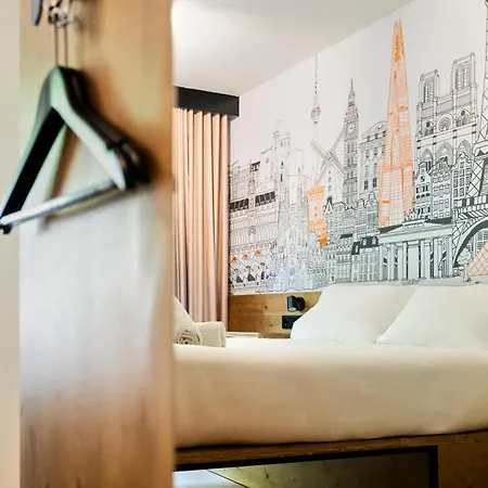 Easyhotel Ciutat Vella Otel