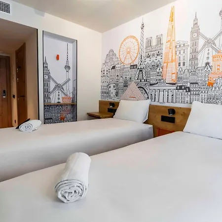 Easyhotel Ciutat Vella