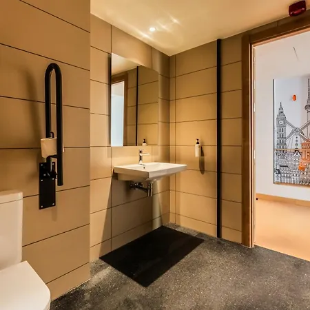 Otel Easyhotel Ciutat Vella 2*