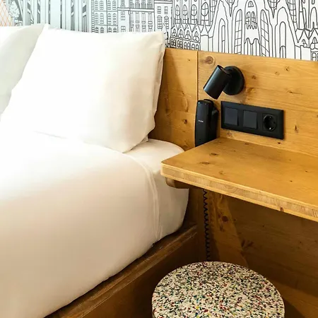 Easyhotel Ciutat Vella 2*