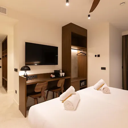 Moontels Colon Hotel