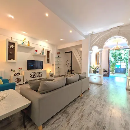 Villa Portrait Boutique