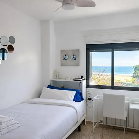 Isola Beachside Apartment Valencia