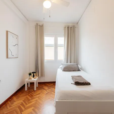 Your Sunny & Spacious Portview Appartement