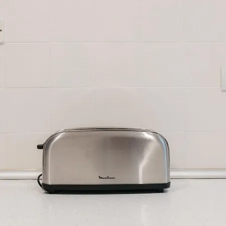 Your Sunny & Spacious Portview Apartmán