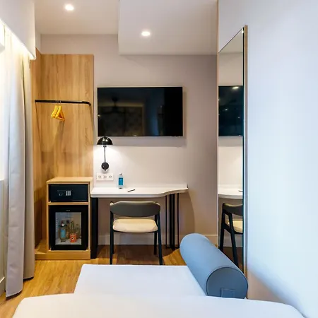 Otel Petit Palace Plaza De La Reina 3*