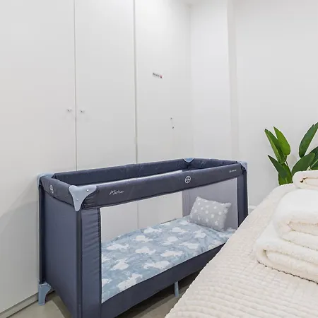 Modern & Stylish Close To The شقة