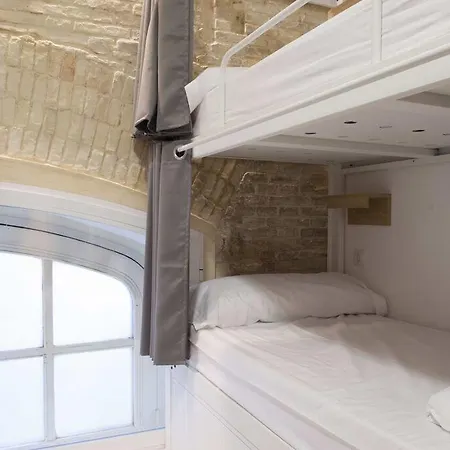 Up * Валенсия