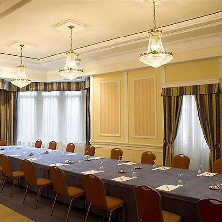 One Shot Reina Victoria Hotel 4*