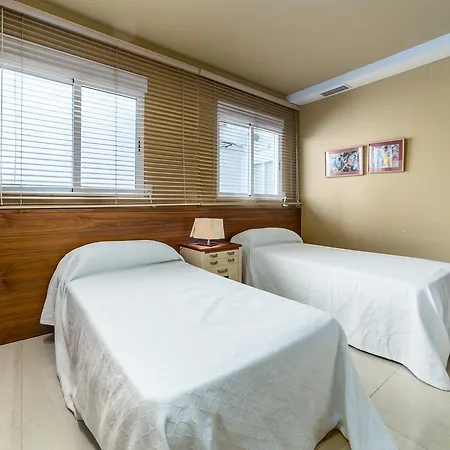 Travel Habitat Atico Ciutat Vella. Lägenhet