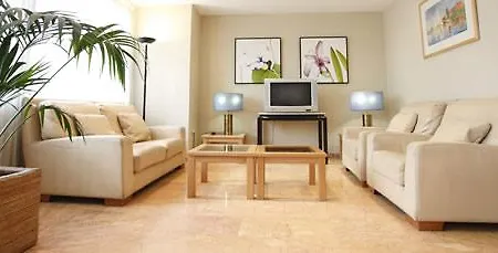 One Shot Colon Hotel 3*