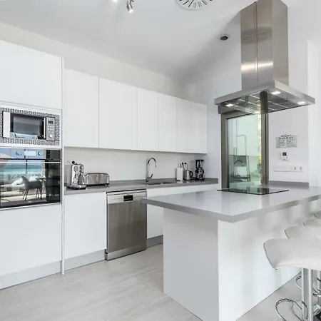 Luxury Front With Pool Apartamento *