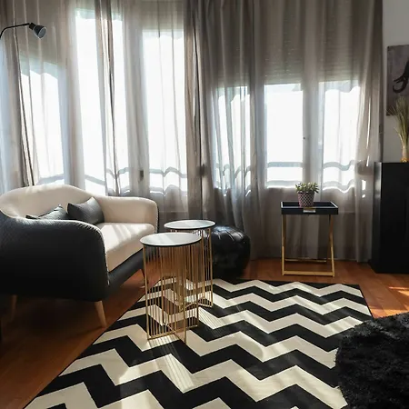 Carrera Luxury Olympia Hotel *