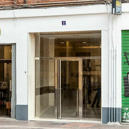 Travel Habitat Atico Ciutat Vella. * Valencia