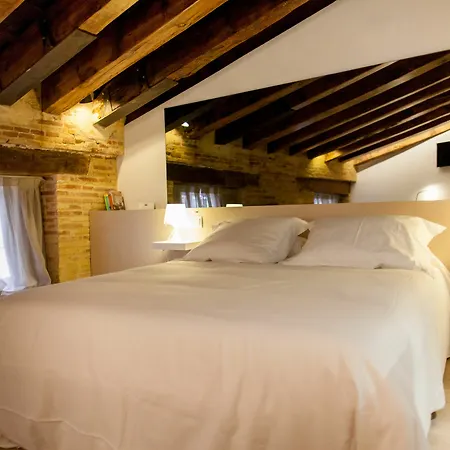 Host & Валенсия