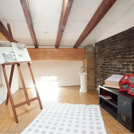 Sleeping In Chill Out Apartment *