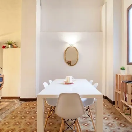 Luminous Attic Down Town Apartman