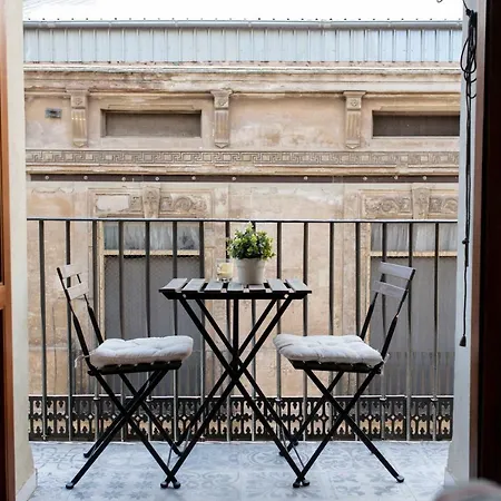 Florit Flats - Serranos *