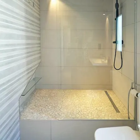 Casita En El Cabañal Con Patio